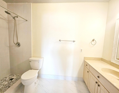 1157 Golden Lakes Boulevard - Photo Thumbnail 15