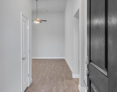 4804 Dewy Rose Lane - Photo Thumbnail 18