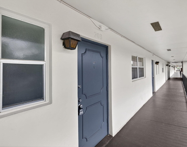 7925 S Colony Circle - Photo Thumbnail 1