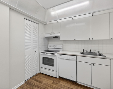 7925 S Colony Circle - Photo Thumbnail 6