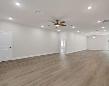 659 Holcomb Road - Photo Thumbnail 3