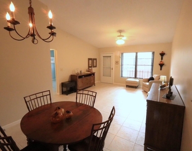 8184 Se Villa Way - Photo Thumbnail 2