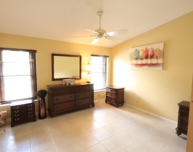 8184 Se Villa Way - Photo Thumbnail 9