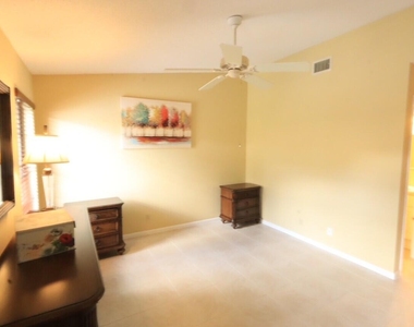 8184 Se Villa Way - Photo Thumbnail 8