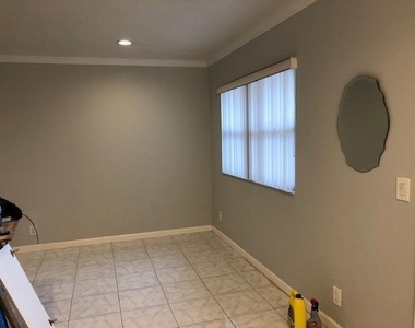 368 Brittany Avenue - Photo Thumbnail 5