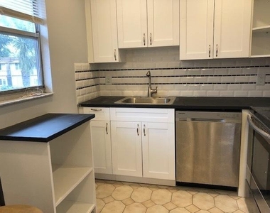 368 Brittany Avenue - Photo Thumbnail 7