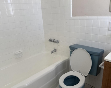1431 Sw 44th Terrace - Photo Thumbnail 4