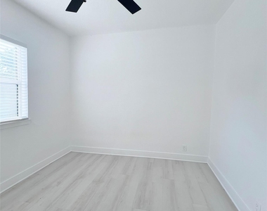 1542 E Ohio Avenue - Photo Thumbnail 16