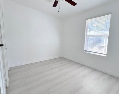 1542 E Ohio Avenue - Photo Thumbnail 18