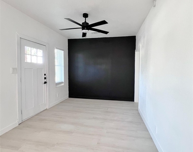 1542 E Ohio Avenue - Photo Thumbnail 21