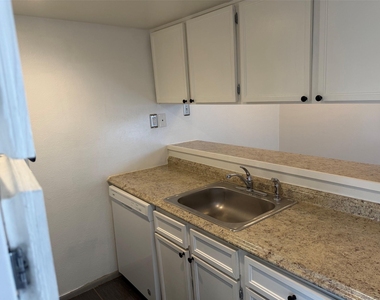 2800 Douglas Avenue - Photo Thumbnail 7