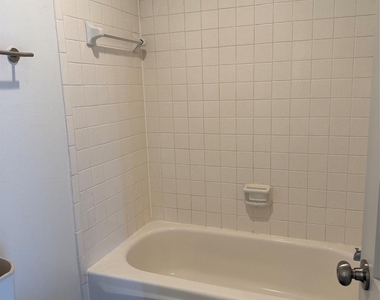 2800 Douglas Avenue - Photo Thumbnail 15