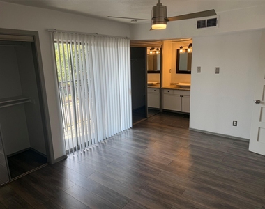 2800 Douglas Avenue - Photo Thumbnail 12