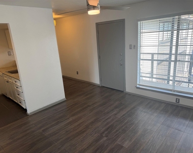 2800 Douglas Avenue - Photo Thumbnail 3