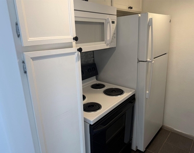 2800 Douglas Avenue - Photo Thumbnail 8