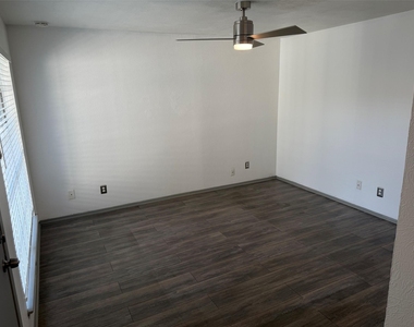 2800 Douglas Avenue - Photo Thumbnail 5