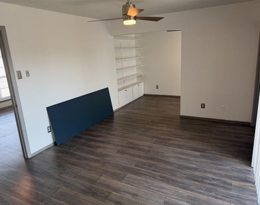 2800 Douglas Avenue - Photo Thumbnail 13
