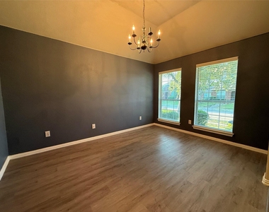 8014 Wilmington Drive - Photo Thumbnail 4