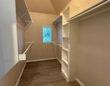 8014 Wilmington Drive - Photo Thumbnail 10