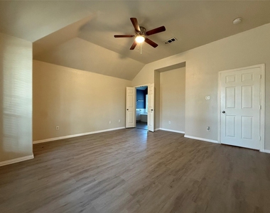 8014 Wilmington Drive - Photo Thumbnail 6