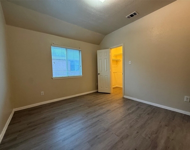 8014 Wilmington Drive - Photo Thumbnail 14