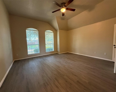 8014 Wilmington Drive - Photo Thumbnail 5