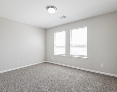 710 Shady Meadow Lane - Photo Thumbnail 9
