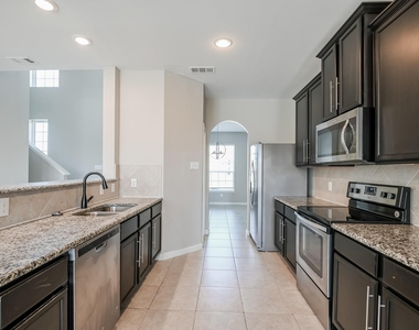 710 Shady Meadow Lane - Photo Thumbnail 5