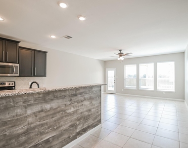 710 Shady Meadow Lane - Photo Thumbnail 4