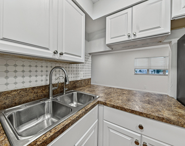 825 Sw 10th Street - Photo Thumbnail 18