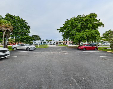 825 Sw 10th Street - Photo Thumbnail 2