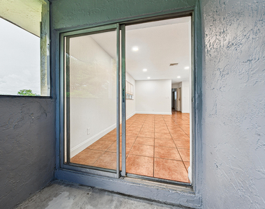 825 Sw 10th Street - Photo Thumbnail 3