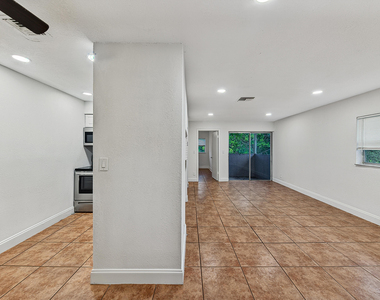 825 Sw 10th Street - Photo Thumbnail 4