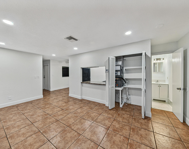 825 Sw 10th Street - Photo Thumbnail 8