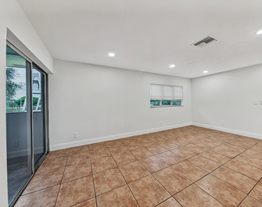 825 Sw 10th Street - Photo Thumbnail 10