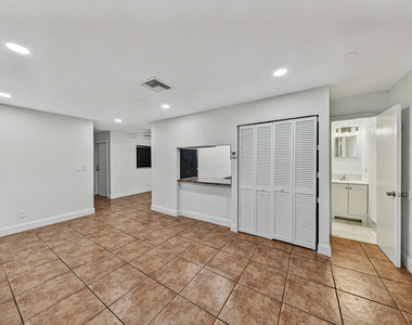 825 Sw 10th Street - Photo Thumbnail 7