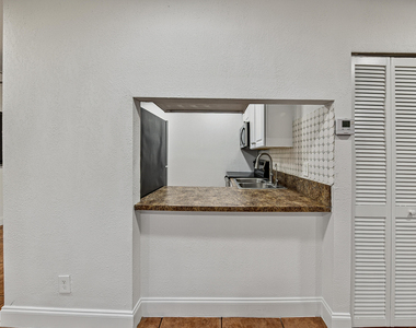 825 Sw 10th Street - Photo Thumbnail 12