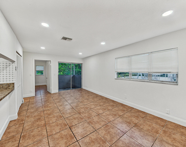 825 Sw 10th Street - Photo Thumbnail 5