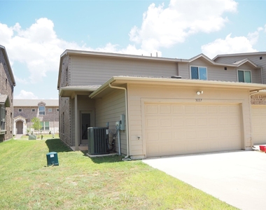 3117 Solana Circle - Photo Thumbnail 2