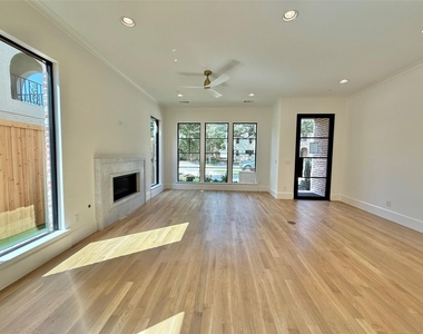 4423 Emerson Avenue - Photo Thumbnail 2