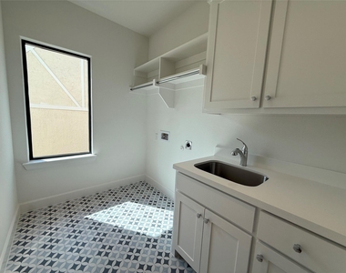 4423 Emerson Avenue - Photo Thumbnail 13