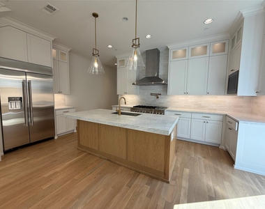 4423 Emerson Avenue - Photo Thumbnail 5