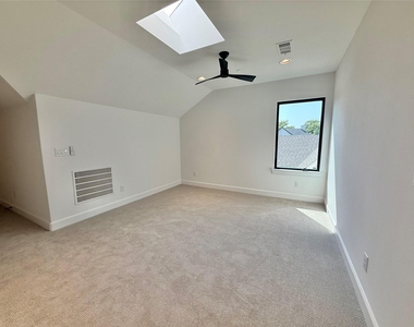 4423 Emerson Avenue - Photo Thumbnail 15
