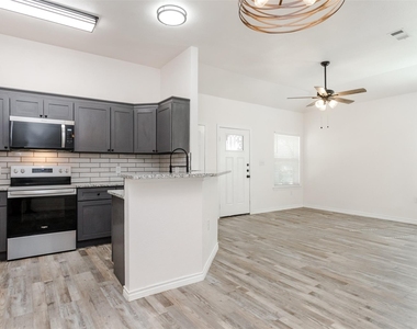 326 Blake Lane - Photo Thumbnail 8