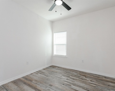326 Blake Lane - Photo Thumbnail 11
