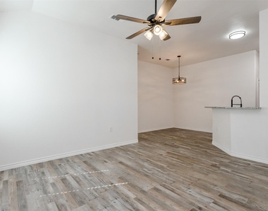 326 Blake Lane - Photo Thumbnail 5