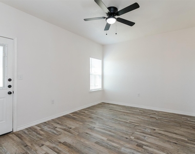 326 Blake Lane - Photo Thumbnail 14