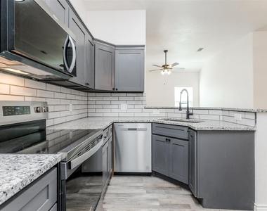 326 Blake Lane - Photo Thumbnail 10