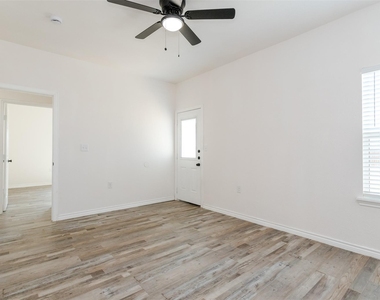 326 Blake Lane - Photo Thumbnail 15