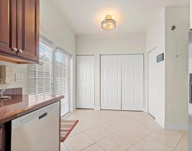 948 Nw 18th Avenue - Photo Thumbnail 6